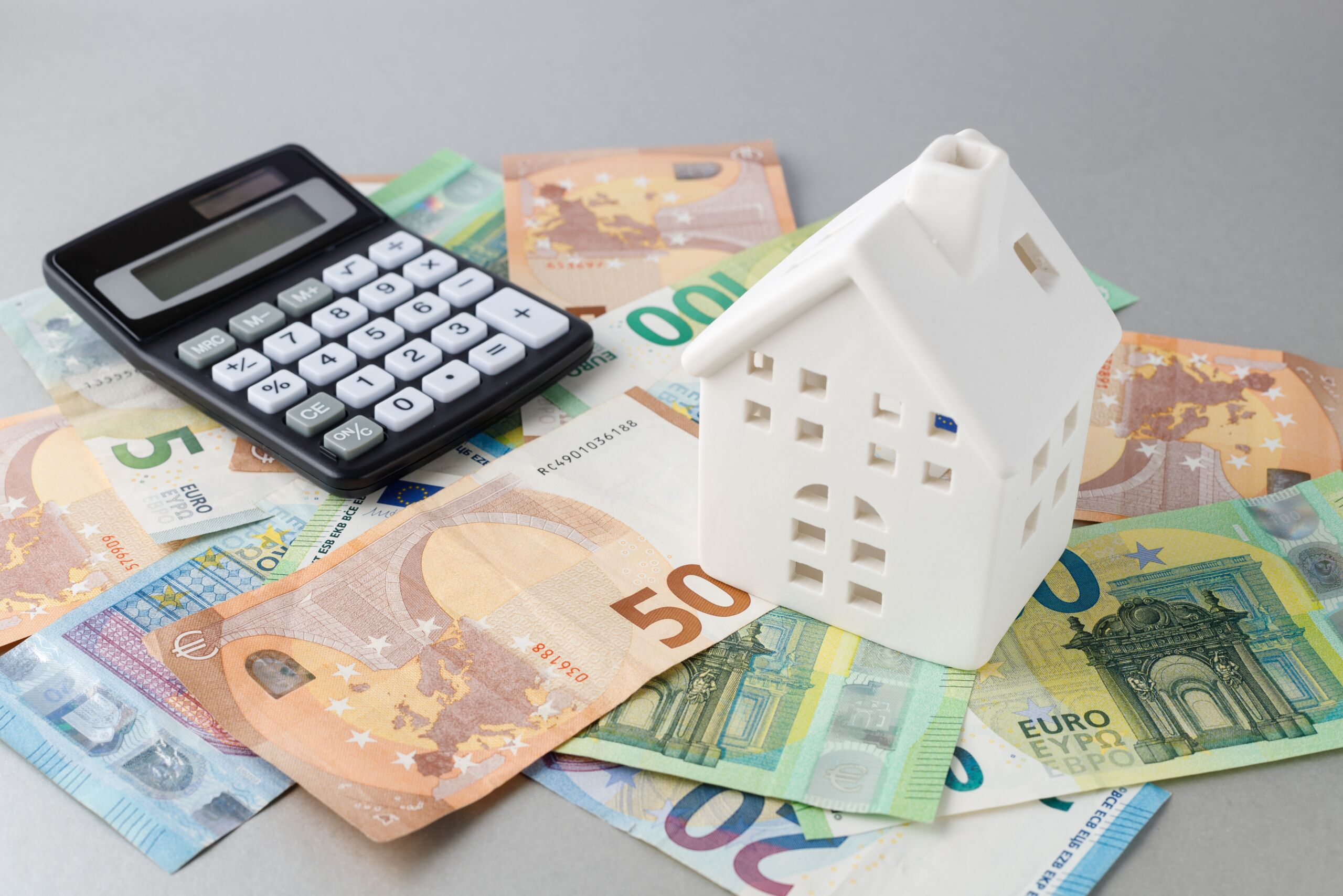 ASSISTENZA COMPRAVENDITA IMMOBILIARE Assistenza completa, dal controllo dei documenti, la firma dell'atto notarile, i vari adempimenti fiscali, il cambio di proprietà nelle varie istituzioni e delle utenze.